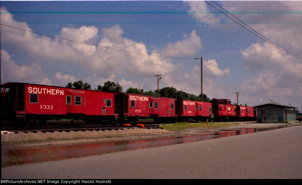 SOU x333 and others on the caboose track